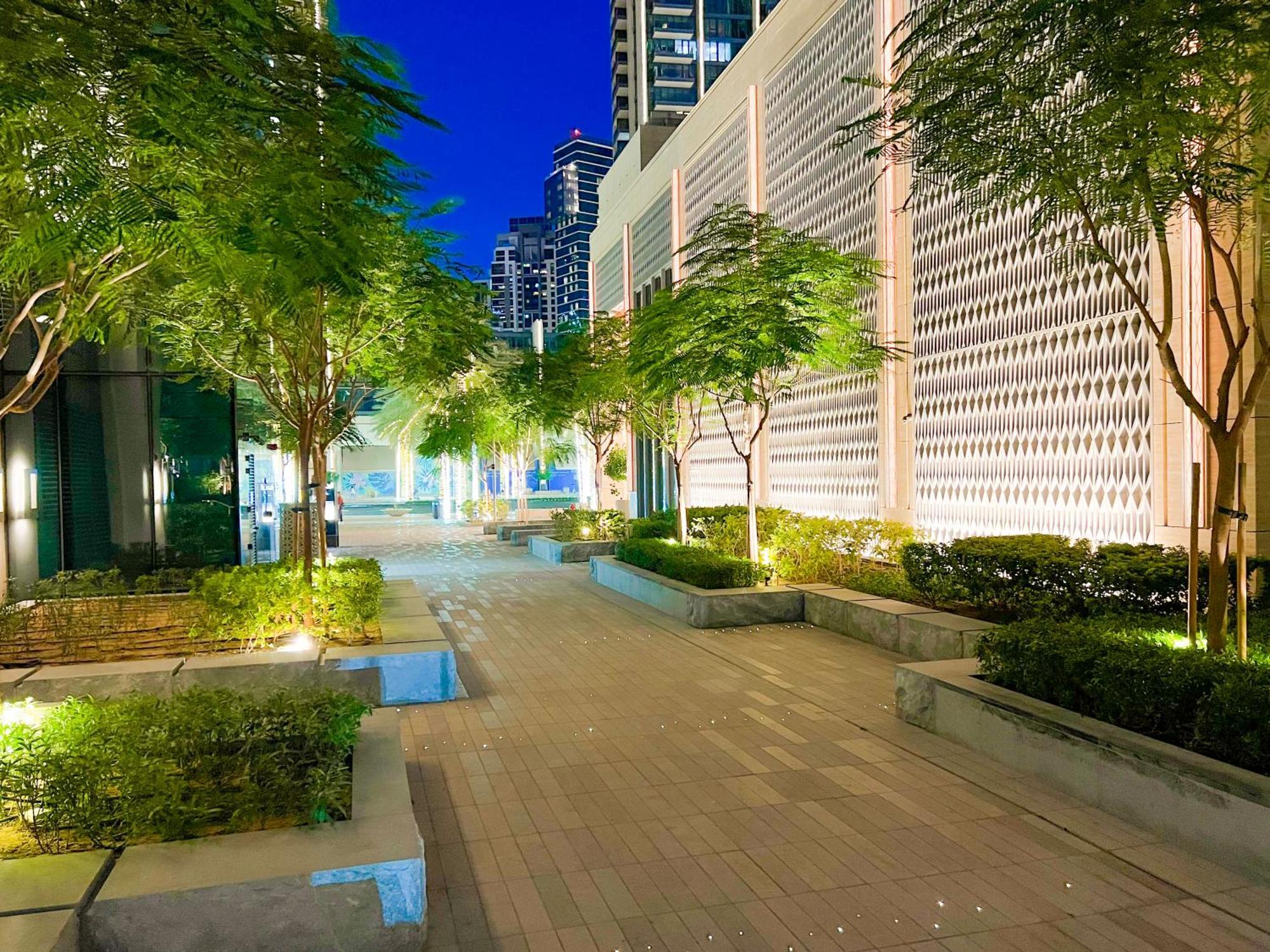 Downtown Luxury - Stunning Burj Khalifa & Sea View - 5 Minutes Walk To Dubai Mall Exteriör bild