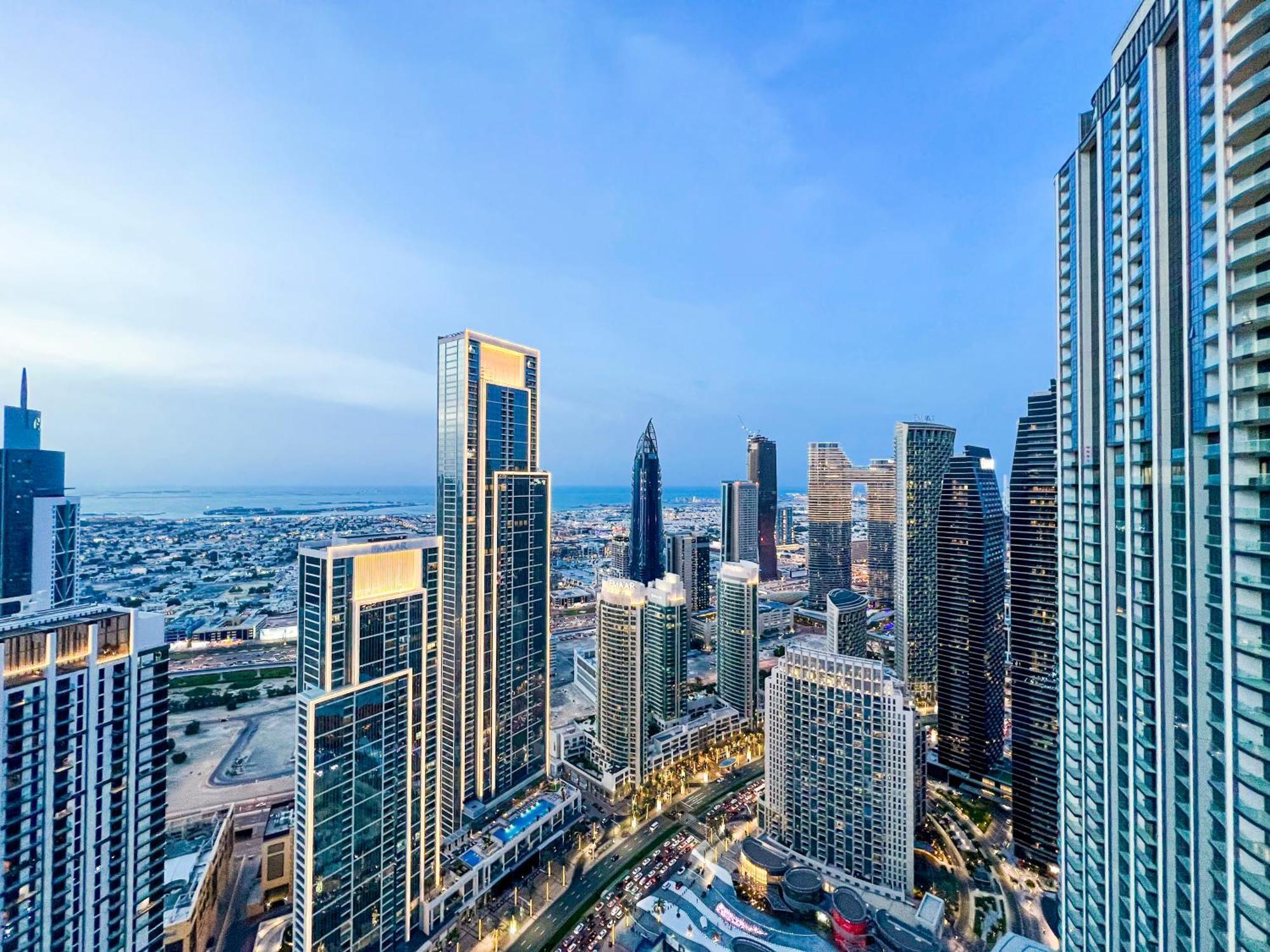 Downtown Luxury - Stunning Burj Khalifa & Sea View - 5 Minutes Walk To Dubai Mall Exteriör bild
